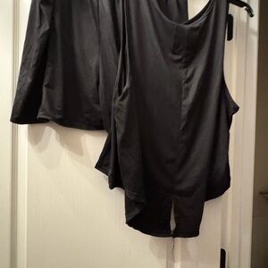 Black Sleeveless 2-piece set great for lounging or workout.
